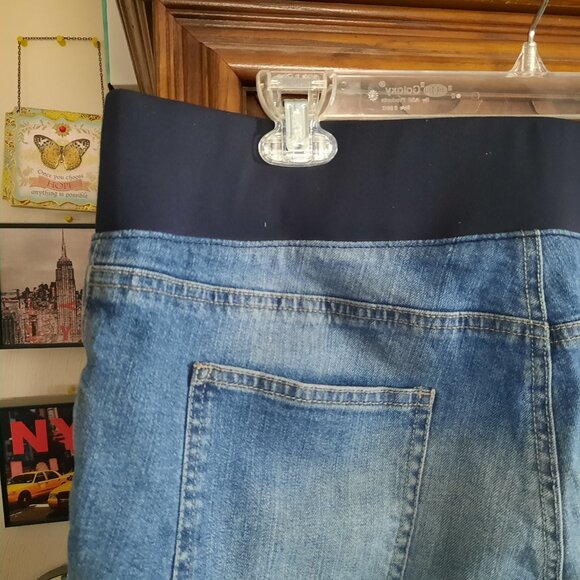 Great Expectations Distressed Maternity Denim Jean Shorts  - Size L - Picture 7 of 14